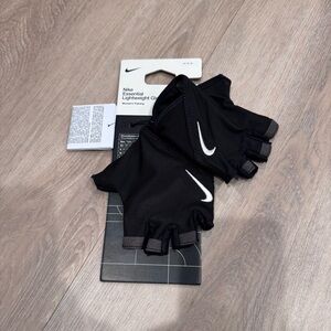 Nike Essential Lightweight Womens Training Gloves Size Medium Black/gray NWT